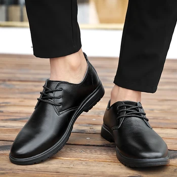Genuino oksfordo cuero laisvalaikio sportbačiai nekilnojamojo juodi mokasinai prabanga lether piergitar zapatos vyrai vyrai vyrai masculino vyrų para