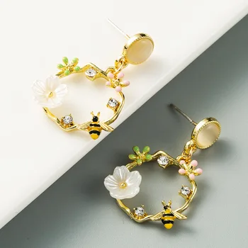 Pietų Korėja Dongdaemun Garsenybių Stilius Nemirtingas MERGINA Universalus Bitės, Gėlės Adatos Auskarai Moterų Mados Elegantiškas Lydinio Earr
