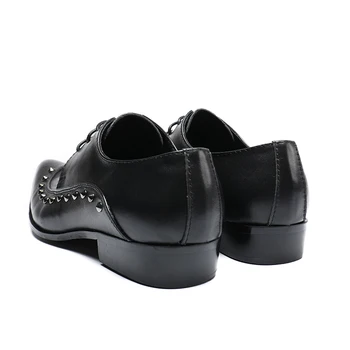 Zapatos Para Hombre Black Vyrų Dygliuotos Italijos Avalynė Vyrams Natūralios Odos Pažymėjo Tne Nėriniai-Up Batai Vestuvių Verslo Bateliai